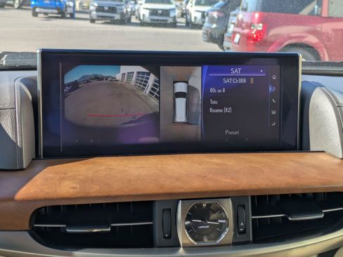 Used 2016 Lexus LX 570 4WD w/ Luxury Package image 25