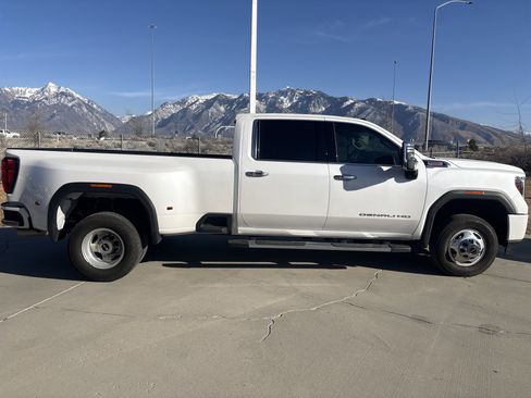 Used 2022 GMC Sierra 3500 Denali w/ Denali Ultimate Package image 6