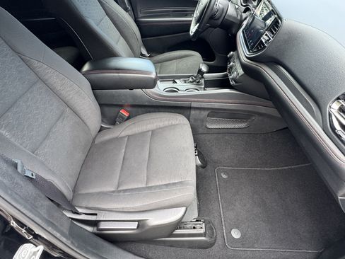 Used 2025 Dodge Durango GT AWD/4WD image 15