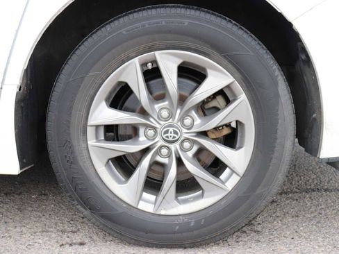 Certified 2023 Toyota Sienna LE image 9