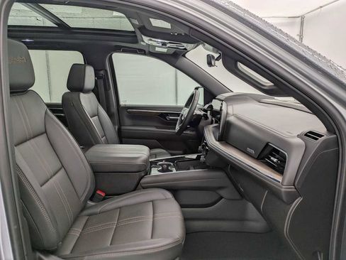 Used 2025 Chevrolet Suburban High Country w/ Sun And Tow Package image 24