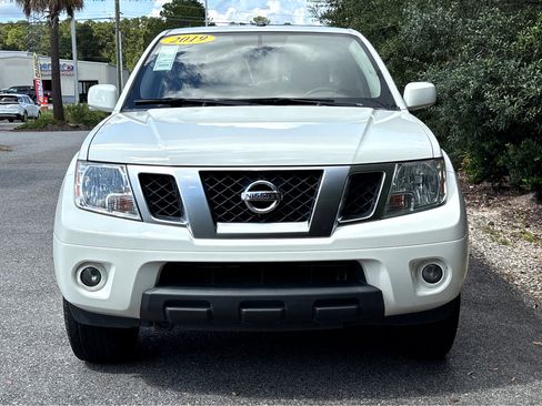 Used 2019 Nissan Frontier PRO-4X image 2