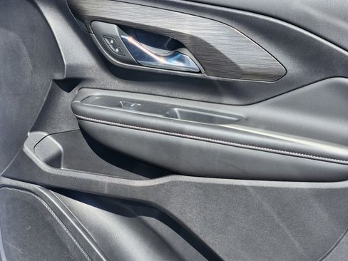 Used 2024 GMC Terrain SLT image 18