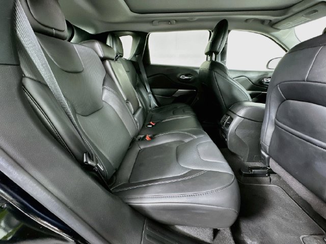 Used 2021 Jeep Cherokee Limited AWD/4WD image 26
