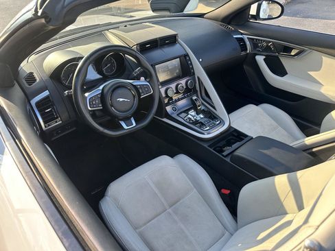 Used 2018 Jaguar F-TYPE Convertible RWD image 10