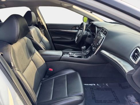 Used 2023 Nissan Maxima SV w/ Floor Mat Group FWD image 10
