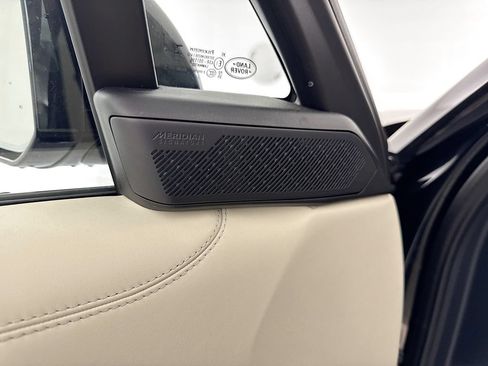 Certified 2025 Land Rover Range Rover Autobiography AWD/4WD image 19
