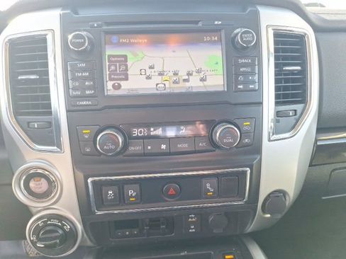 Used 2018 Nissan Titan SV image 16
