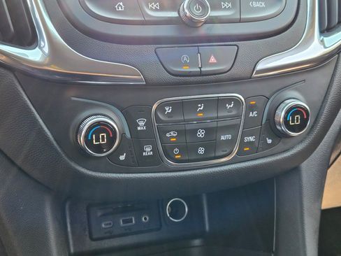 Used 2024 Chevrolet Equinox LT FWD image 28