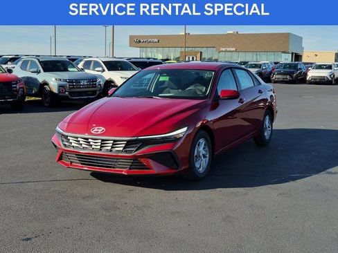 Certified 2026 Hyundai Elantra SE FWD image 3