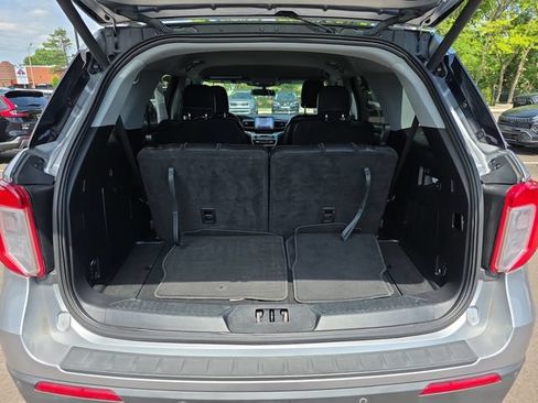 Used 2020 Ford Explorer XLT w/ Equipment Group 202A RWD image 13