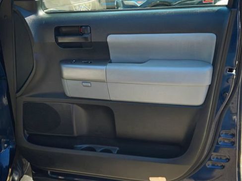 Used 2010 Toyota Sequoia SR5 AWD/4WD image 41