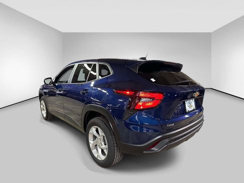 Used 2024 Chevrolet Trax LS w/ LS Convenience Package FWD image 3