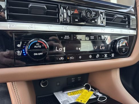 New 2026 Nissan Pathfinder Platinum AWD/4WD image 19