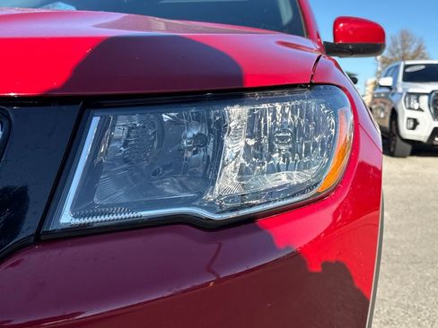 Used 2020 Jeep Compass Latitude image 10