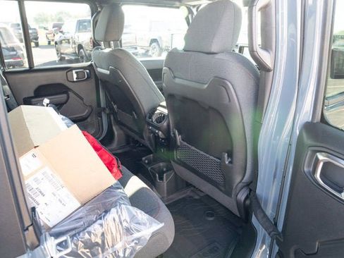 New 2025 Jeep Wrangler Unlimited Rubicon w/ Convenience Group image 38