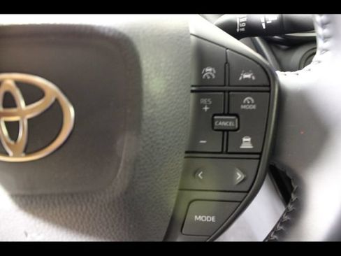 Used 2025 Toyota Prius LE FWD image 20