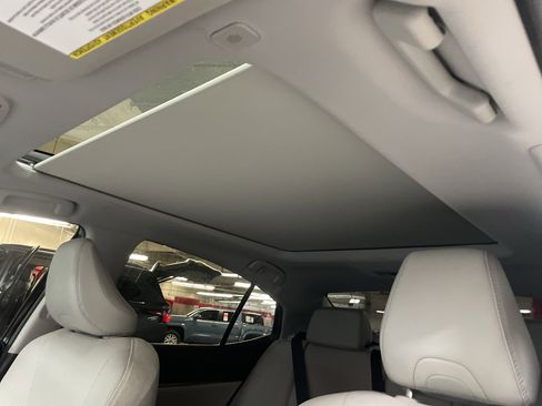 Used 2025 Toyota Camry XLE FWD image 28