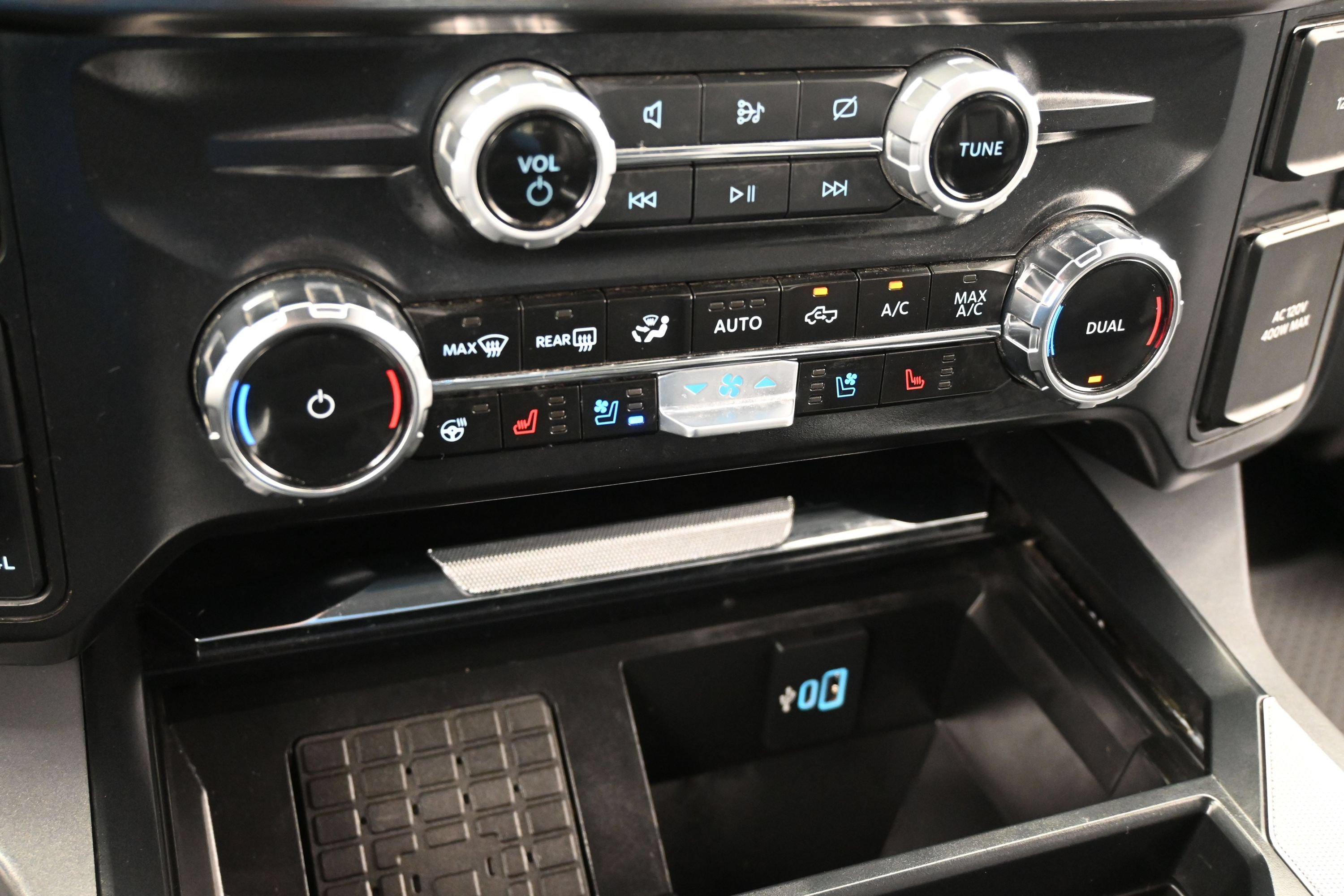 Used 2024 Ford F350 Lariat w/ FX4 Off-Road Package AWD/4WD image 19