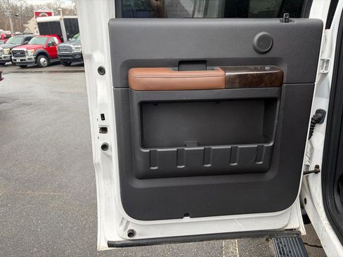 Used 2016 Ford F350 Platinum image 46