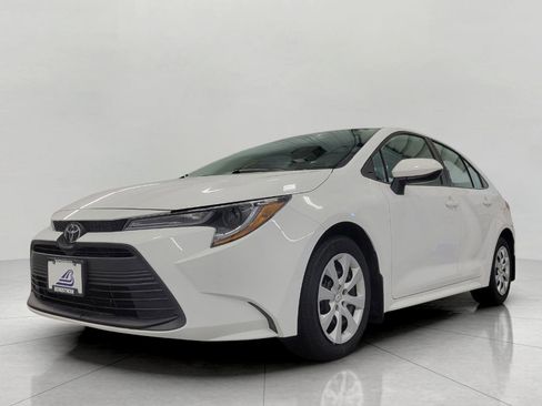 Used 2024 Toyota Corolla LE image 12