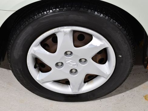 Used 2004 Hyundai Elantra GLS image 24