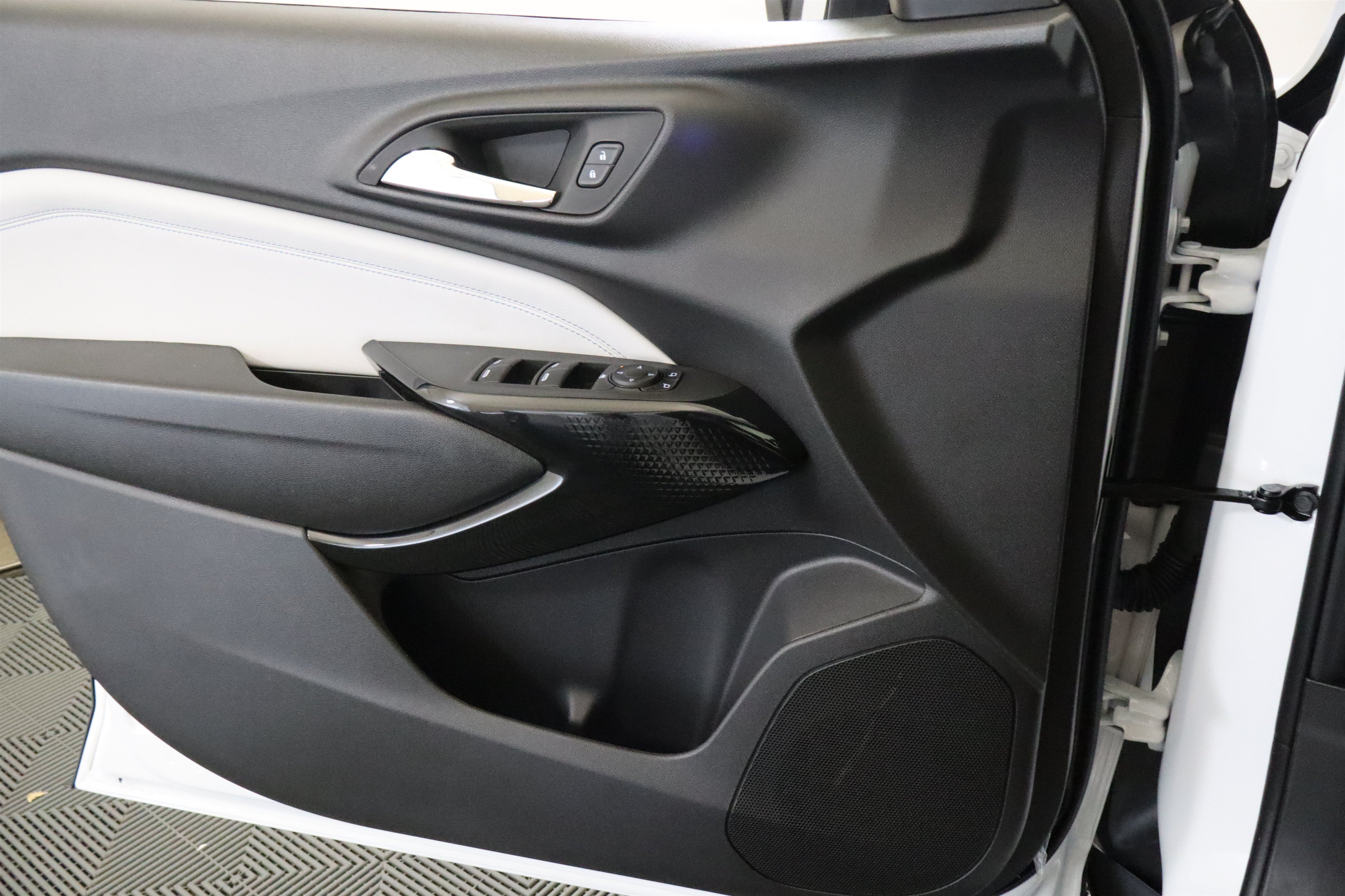 New 2026 Chevrolet Trax LT w/ Midnight Edition FWD image 35