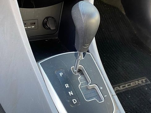 Used 2012 Hyundai Accent GLS image 15