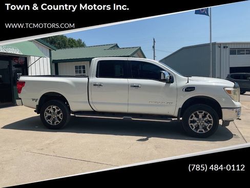 Used 2018 Nissan Titan SL w/ Chrome Package AWD/4WD image 1