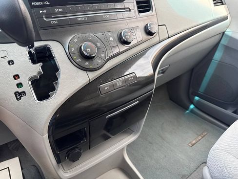 Used 2011 Toyota Sienna LE w/ Towing Pkg FWD image 34