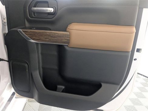 Certified 2021 Chevrolet Silverado 2500 High Country w/ Z71 Off-Road Package image 33