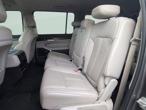 Used 2023 Jeep Wagoneer Series III w/ Preferred Equipment Group image 10