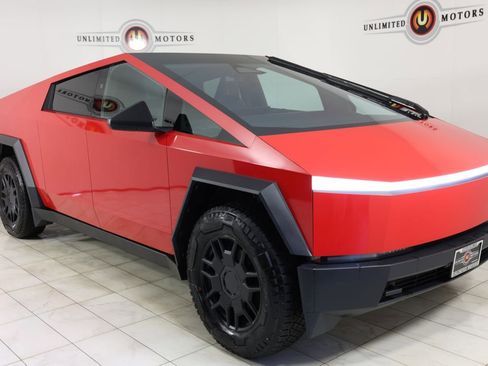 Used 2024 Tesla Cybertruck AWD Crew Cab image 39