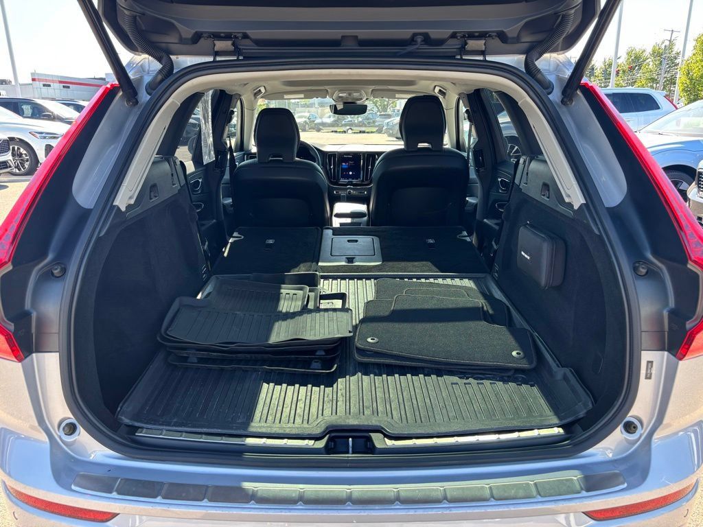 Certified 2023 Volvo XC60 B5 Plus w/ Climate Package AWD/4WD image 28