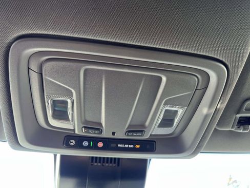 Used 2025 GMC Sierra 1500 Elevation image 35