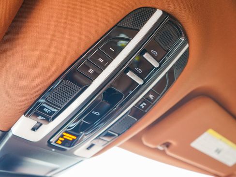 Used 2018 Porsche Panamera 4S image 19