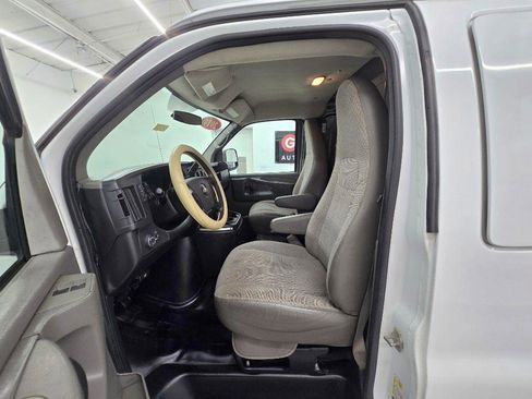 Used 2014 Chevrolet Express 2500 RWD image 10