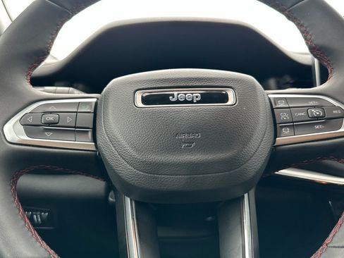 Used 2025 Jeep Compass Trailhawk AWD/4WD image 23