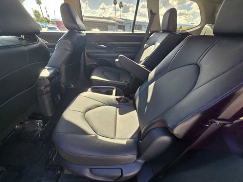 Used 2025 Toyota Grand Highlander AWD image 21