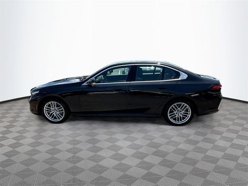 Used 2024 BMW 530i w/ Premium Package image 5