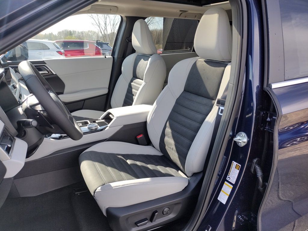 New 2026 Mitsubishi Outlander SE AWD/4WD image 8