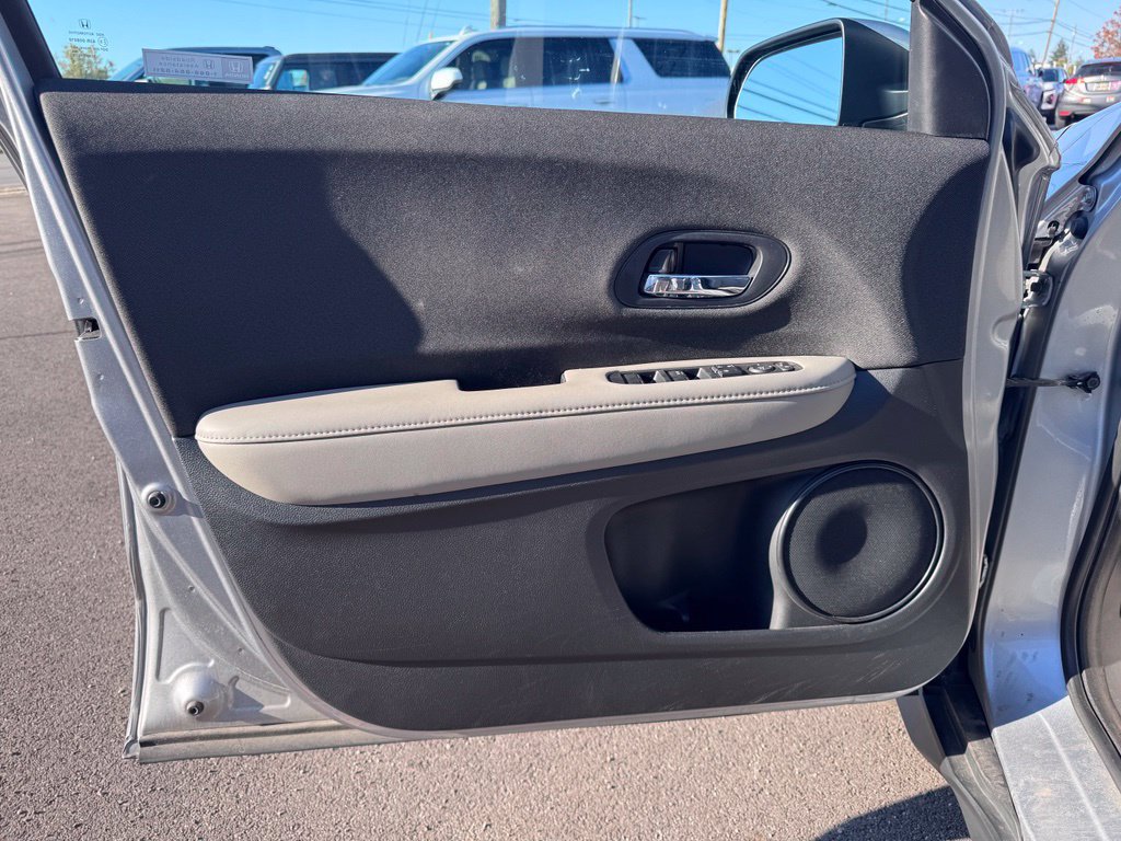 Used 2020 Honda HR-V LX image 9