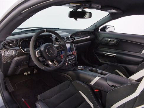 Used 2022 Ford Mustang Shelby GT500 w/ Carbon Fiber Track Pack image 16