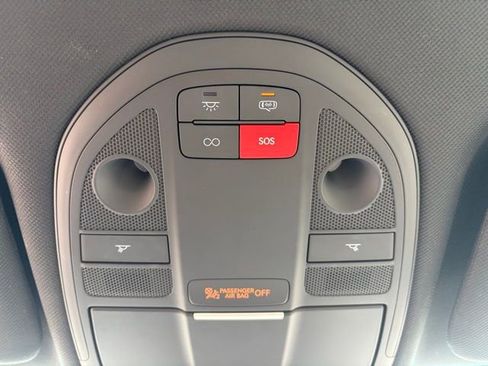 Used 2025 Genesis G70 2.5T image 16