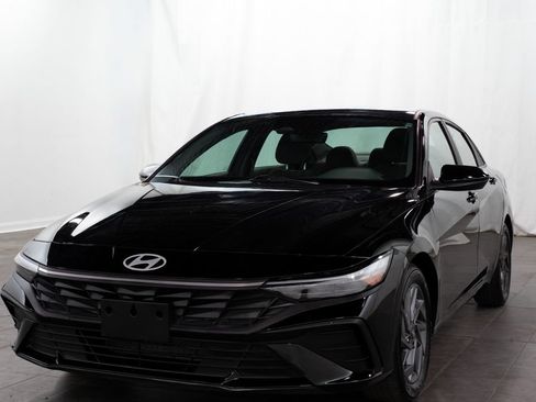 Used 2024 Hyundai Elantra SEL FWD image 4