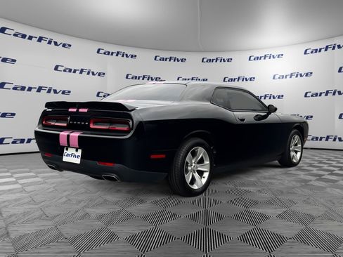 Used 2020 Dodge Challenger SXT RWD image 6