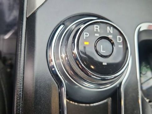 Used 2018 Ford Fusion SE image 25