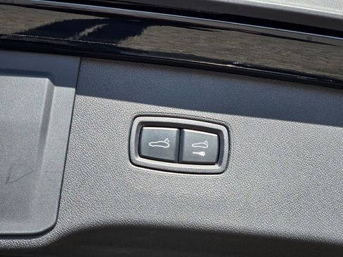 Certified 2025 Porsche Cayenne image 17