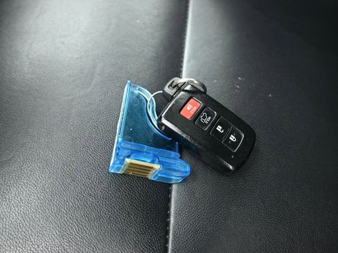 Used 2019 Toyota Highlander XLE image 69