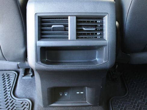 Used 2022 Volkswagen Atlas Cross Sport SE image 22